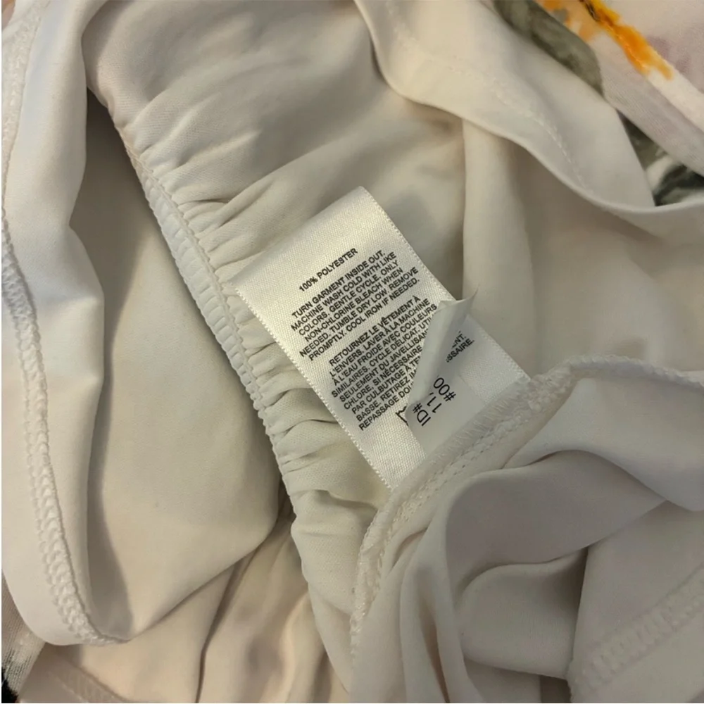 ❤️$10 Express floral tank - Picture 8 of 9